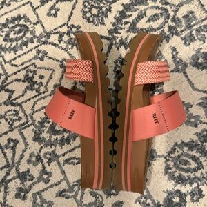 Reef sandals size 7, pink. Worn only a few times…in excellent condition.